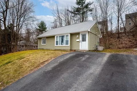 25 Scenic Dr, Worcester, MA 01602