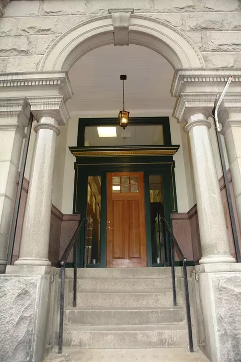 12 Market St #3, New Bedford, MA 02740