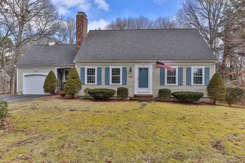 52 Goose Point Rd, Barnstable, MA 02632