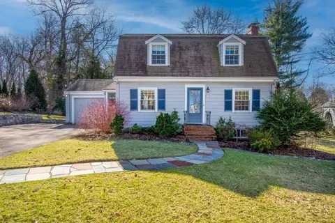 122 Lindbergh Ave, Needham, MA 02494