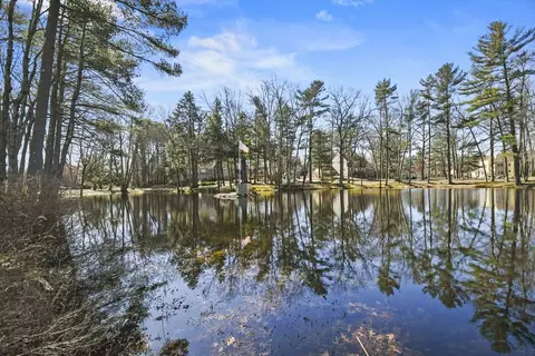 221 Heritage Dr #221, Whitinsville, MA 01588