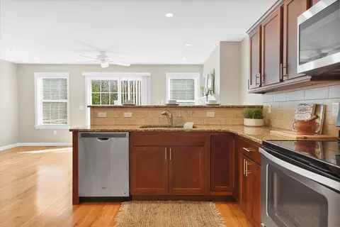 4 Maple View Ln #E, Agawam, MA 01001 photo 5
