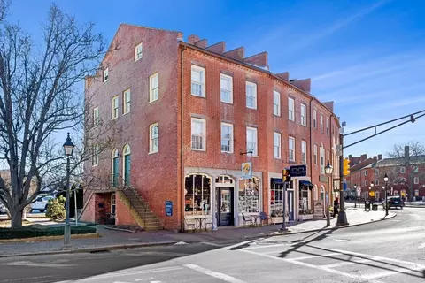 1 Elbow Ln #B, Newburyport, MA 01950
