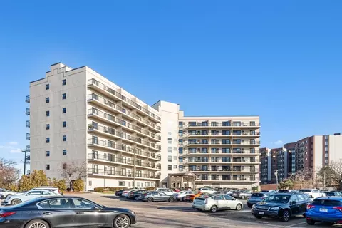 133 Commander Shea Blvd #303, Quincy, MA 02171