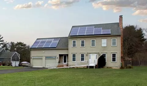 90 Longview Dr, Bridgewater, MA 02324