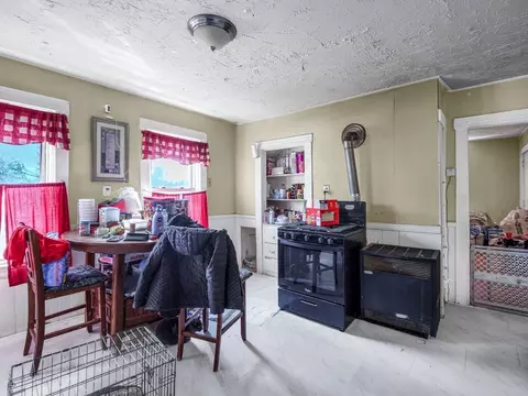 Bedroom - 11 Ames St, Worcester, MA 01610 photo 6 of 9