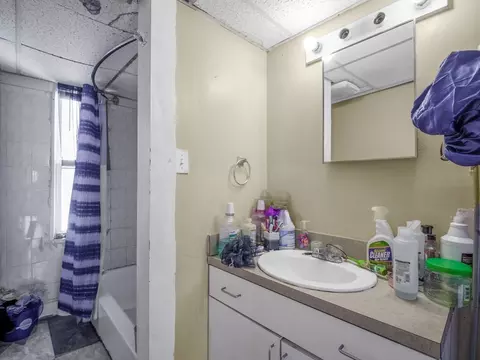 Bath - 11 Ames St, Worcester, MA 01610 photo 2 of 3