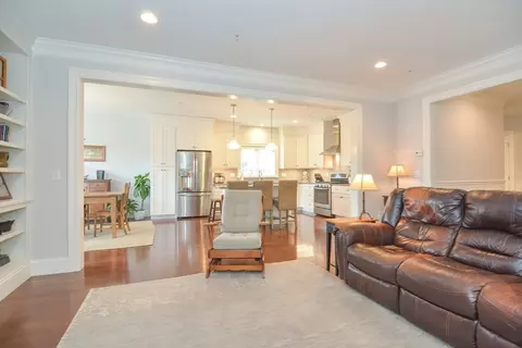 Living - 180 Riverpath Dr #180, Framingham, MA 01701 photo 6 of 9