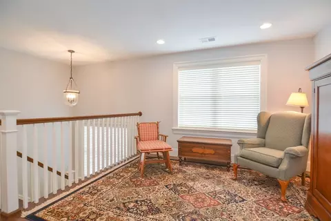 Living - 180 Riverpath Dr #180, Framingham, MA 01701 photo 7 of 9