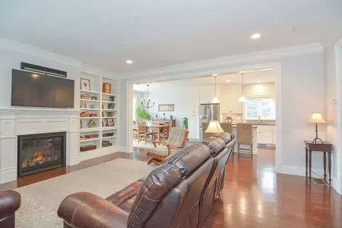 Living - 180 Riverpath Dr #180, Framingham, MA 01701 photo 1 of 9
