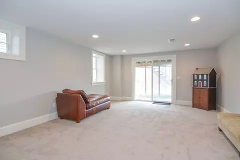 Living - 180 Riverpath Dr #180, Framingham, MA 01701 photo 8 of 9