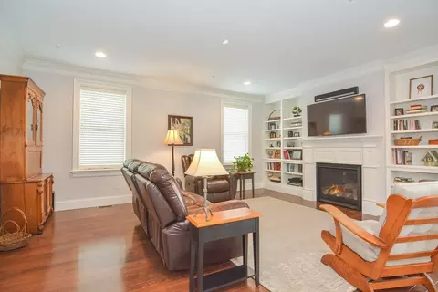 Living - 180 Riverpath Dr #180, Framingham, MA 01701 photo 3 of 9