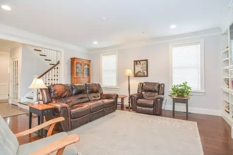 Living - 180 Riverpath Dr #180, Framingham, MA 01701 photo 5 of 9