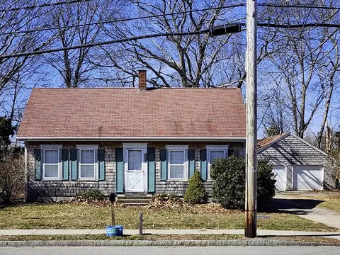 398 Central Ave, Seekonk, MA 02771