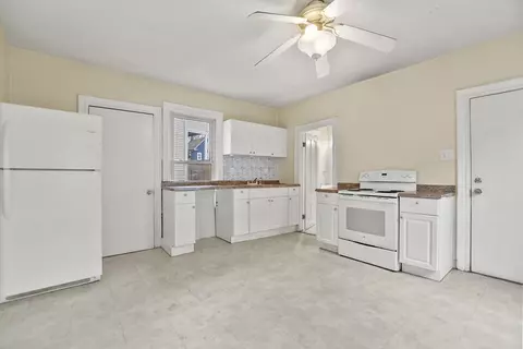 Entry Way - 43 Waverly St, Everett, MA 02149 photo 2 of 3