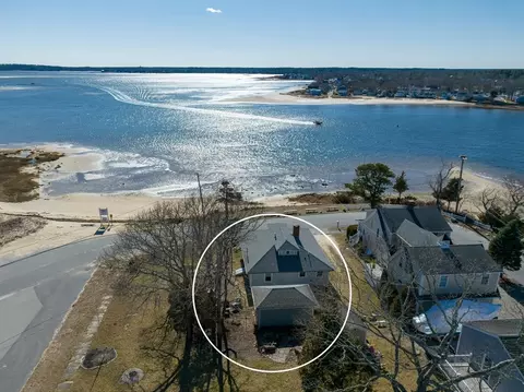 88 Parkwood Dr, Wareham, MA 02571
