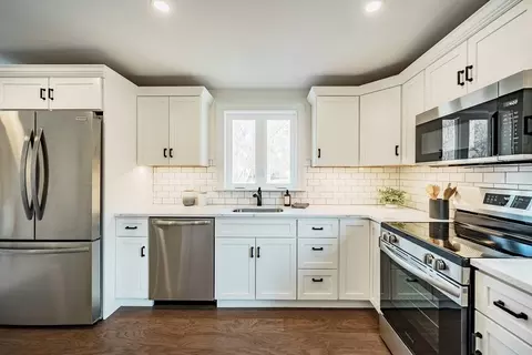 41 Leverett Rd, Amherst, MA 01002