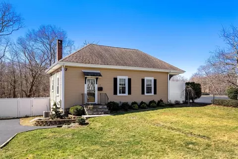 9 Charles St, Weymouth, MA 02189