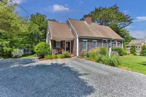 55 Eldredge Sq S, Chatham, MA 02633