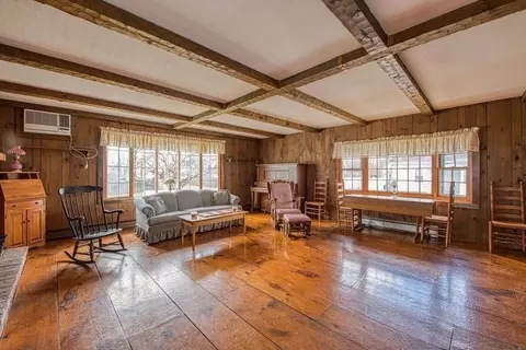 15 Pearl St, Taunton, MA 02780