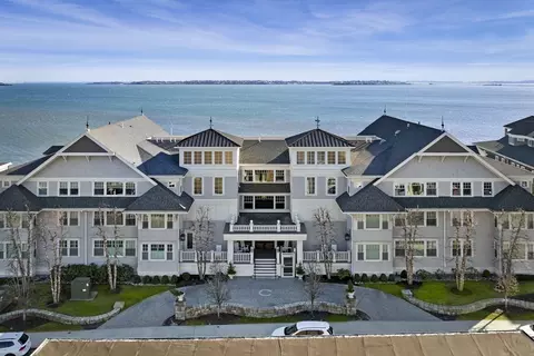 245 Humphrey St #304, Swampscott, MA 01907