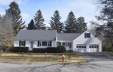 14 Rollins St, Groveland, MA 01834