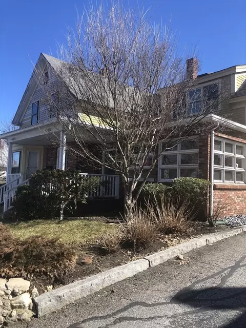 5 Hillside St, Maynard, MA 01754