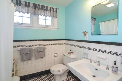 Bath - 62 Howland Ter, Worcester, MA 01602 photo 2 of 3