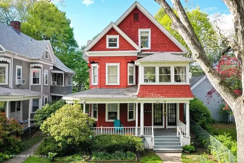 24 Fairfield Ave, Holyoke, MA 01040