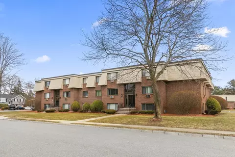 7 Hallmark Gdns #7, Burlington, MA 01803