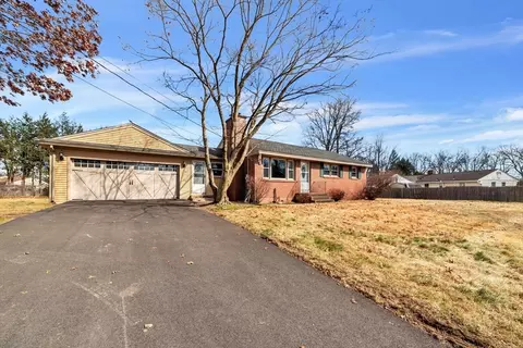 141 Western Cir, Westfield, MA 01085