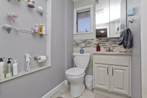 Bath - 16 Athol St, Springfield, MA 01107 photo 2 of 3