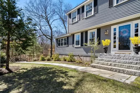 18 Crestview Dr, Millis, MA 02054 photo 3