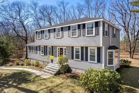 18 Crestview Dr, Millis, MA 02054