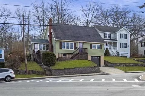 4 Bedford Rd, Woburn, MA 01801