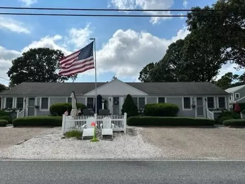 49 Depot St #3, Dennis, MA 02639