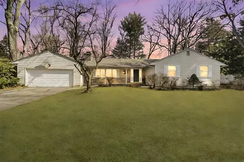 55 Knollwood Cir, Longmeadow, MA 01106