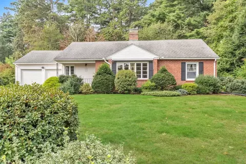 21 Brooklawn Rd, Wilbraham, MA 01095