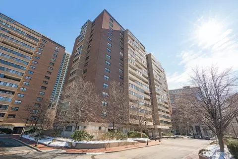 2 Hawthorne Pl #3M, Boston, MA 02114