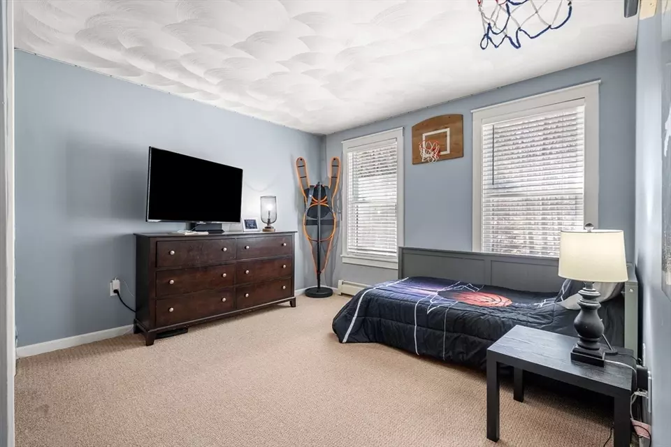 Bedroom - 5 High Oaks Path, Pepperell, MA 01463 photo 4 of 4