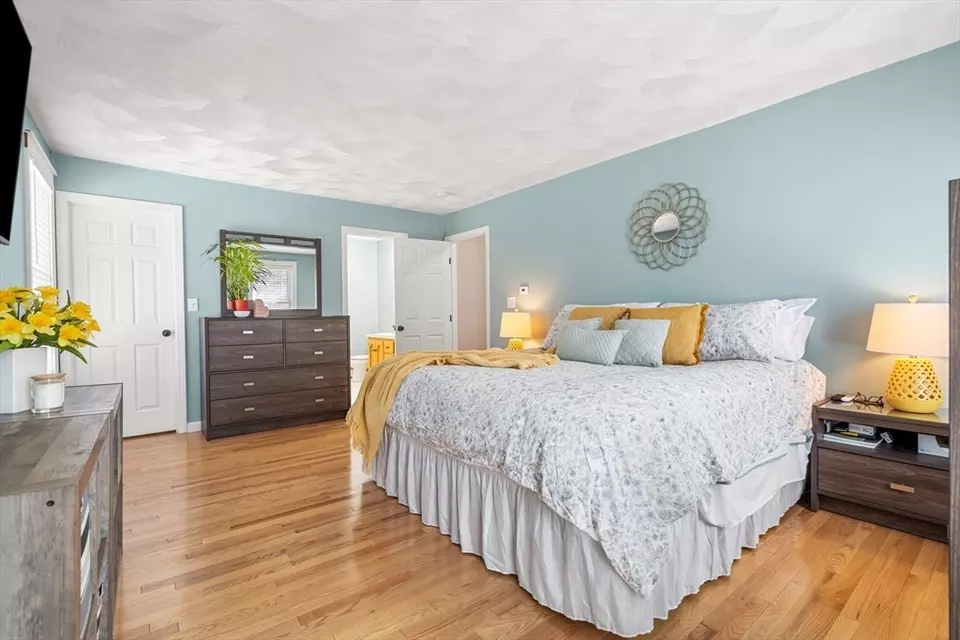 Bedroom - 5 High Oaks Path, Pepperell, MA 01463 photo 2 of 4
