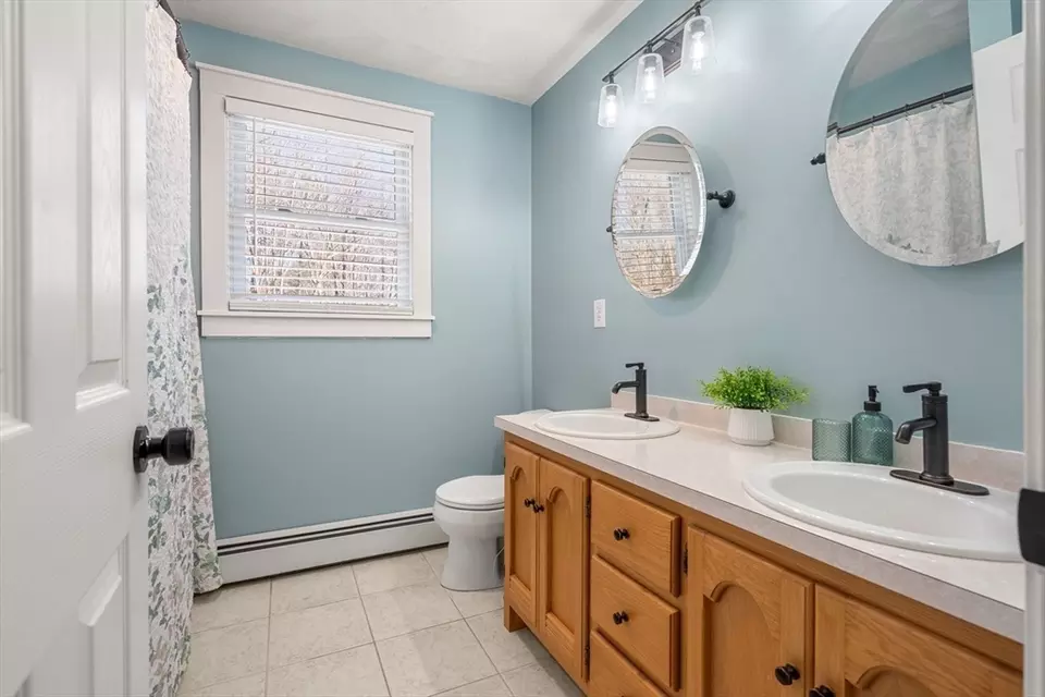 Bath - 5 High Oaks Path, Pepperell, MA 01463 photo 2 of 3