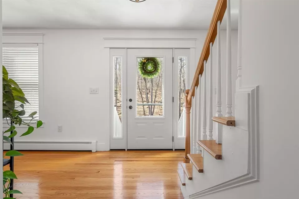 Entry Way - 5 High Oaks Path, Pepperell, MA 01463 photo 4 of 4