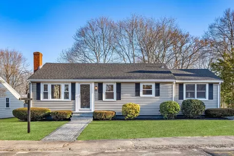 96 Charles Diersch St, Weymouth, MA 02189