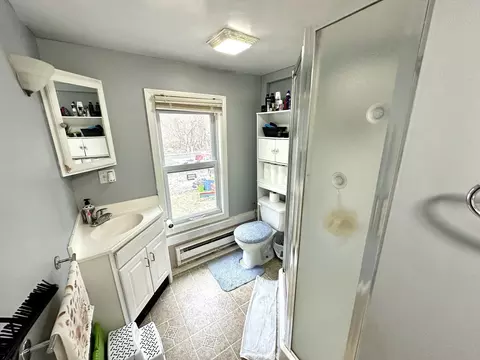 Bath - 76 Everton Ave, Worcester, MA 01604 photo 3 of 3