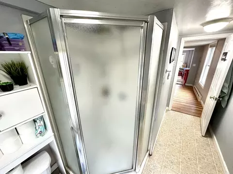 Bath - 76 Everton Ave, Worcester, MA 01604 photo 2 of 3