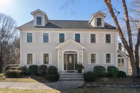 62 Flint Locke Ln, Medfield, MA 02052