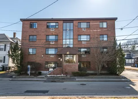 41 Walnut St #3-1, Waltham, MA 02453