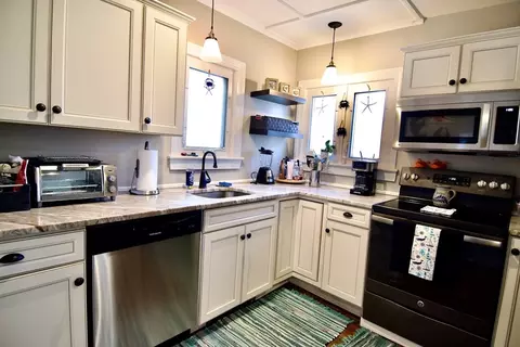 25 Perkins St, Gloucester, MA 01930 photo 9