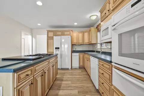 496 E Central St, Franklin, MA 02038 photo 9